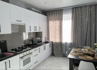 Продаю двухкомнатную квартиру, 65.9 м2, Кумертау, улица 60 лет БАССР, 18