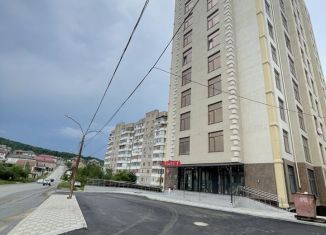 Продаю 2-ком. квартиру, 63 м2, Нальчик, улица Атажукина, 2А