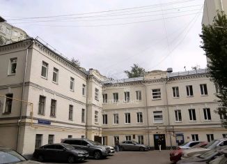 Продается пятикомнатная квартира, 82.4 м2, Москва, метро Спортивная, Большая Пироговская улица, 37-43с5