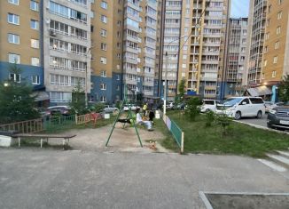 Трехкомнатная квартира в аренду, 74 м2, Иркутск, улица Джамбула, 30/6, ЖК Заречный