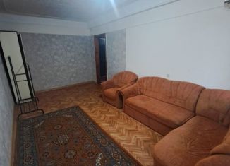 Сдам однокомнатную квартиру, 42 м2, Дагестан, улица Героев Дагестана, 8