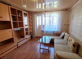 Сдается в аренду трехкомнатная квартира, 64 м2, Екатеринбург, улица Чкалова, 111