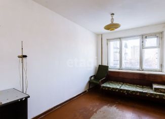 Продаю трехкомнатную квартиру, 57 м2, Екатеринбург, Восточная улица, 158, метро Площадь 1905 года