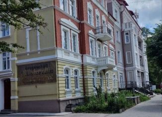 Трехкомнатная квартира на продажу, 64.7 м2, Калининградская область, Пионерская улица, 25