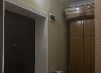 Сдается однокомнатная квартира, 47 м2, Дагестан, улица Сальмана, 65Вк1
