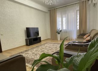 Сдается двухкомнатная квартира, 88 м2, Каспийск, улица Ленина, 39