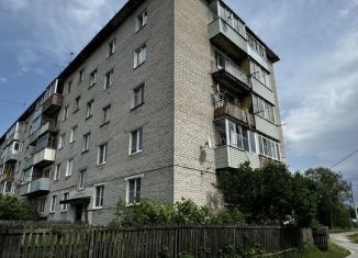 Продается двухкомнатная квартира, 41.7 м2, рабочий посёлок Мишеронский, Советская улица, 46