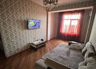 Сдается в аренду двухкомнатная квартира, 74 м2, Дагестан, улица Абдулхакима Исмаилова, 307