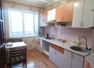 Сдается трехкомнатная квартира, 65 м2, Красноперекопск, 10-й микрорайон, 12