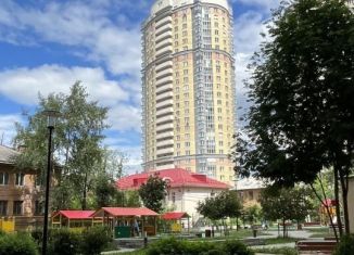 Трехкомнатная квартира на продажу, 90 м2, Екатеринбург, Ирбитская улица, 8, метро Машиностроителей
