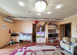 Продается 1-комнатная квартира, 60.4 м2, Астраханская область, улица Адмирала Нахимова, 48к2