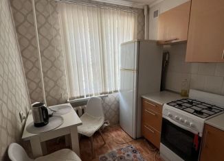 Сдаю в аренду 2-ком. квартиру, 45 м2, Новошахтинск, Харьковская улица, 26