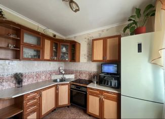Продам 3-ком. квартиру, 64 м2, Старый Оскол, микрорайон Солнечный, 6