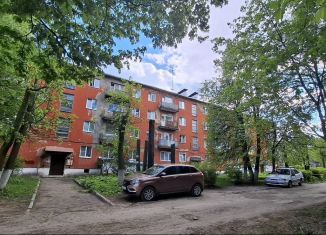 Продаю 1-ком. квартиру, 30.6 м2, Кольчугино, улица 50 лет Октября, 11