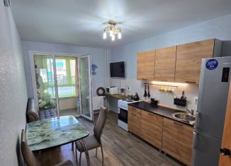 Сдача в аренду трехкомнатной квартиры, 84.2 м2, Балаково, Строительная улица, 37А/1