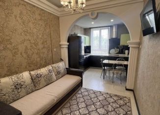 Сдается 2-ком. квартира, 55 м2, Сочи, улица Цюрупы, 4Б, микрорайон Новый Сочи