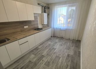 Продаю 1-ком. квартиру, 33 м2, поселок городского типа Стройкерамика, улица Митрополита Мануила Лемешевского, 8