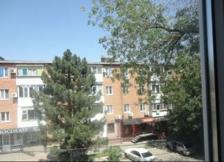 Продается четырехкомнатная квартира, 68.3 м2, Азов, улица Ленина, 66