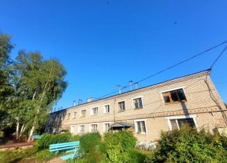 Продается 2-ком. квартира, 44.7 м2, посёлок городского типа Стрижи, Комсомольская улица, 13