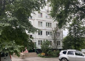 Трехкомнатная квартира в аренду, 65 м2, Курчатов, улица Мира, 2
