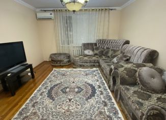 Сдается в аренду четырехкомнатная квартира, 80 м2, Кизляр, улица 40 лет Дагестана