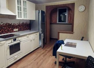 Продажа 3-ком. квартиры, 74 м2, поселок городского типа Стройкерамика, улица Академика Дмитрия Козлова, 8