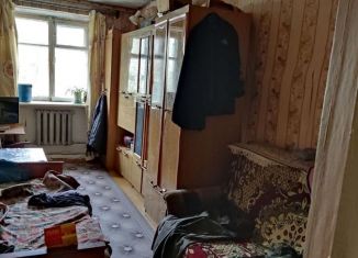 Продам 2-ком. квартиру, 41 м2, посёлок городского типа Стрижи, Комсомольская улица, 15