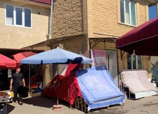 Продам торговую площадь, 54 м2, город Кизилюрт, площадь Героев