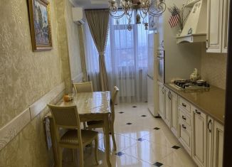 Продаю двухкомнатную квартиру, 89 м2, Владикавказ, проспект Доватора, 87, 8-й микрорайон