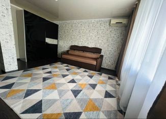 Сдам в аренду однокомнатную квартиру, 33 м2, Тихорецк, улица Калинина, 126