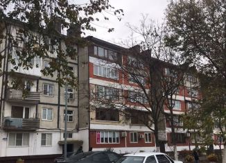 Продается 3-ком. квартира, 64 м2, город Кизилюрт, улица Гамзата Цадаса, 10