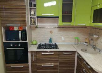 Сдается двухкомнатная квартира, 50 м2, Татарстан, улица Бызова, 1