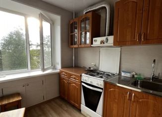 Сдам в аренду 2-ком. квартиру, 50 м2, Никольское, Западная улица, 1