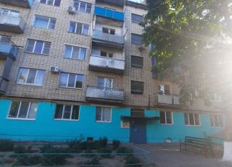 Продается двухкомнатная квартира, 42 м2, Элиста, 2-й микрорайон, 27