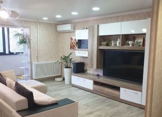 Сдается трехкомнатная квартира, 60 м2, село Кабардинка, Пролетарская улица, 38/1