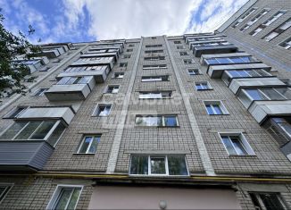 Продам 2-ком. квартиру, 50 м2, Киров, улица Физкультурников, 14