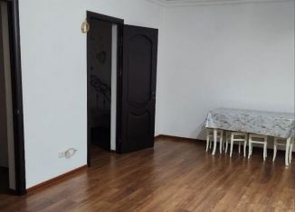 Сдам в аренду 3-ком. квартиру, 150 м2, Дагестан, улица Абдурагимова, 45