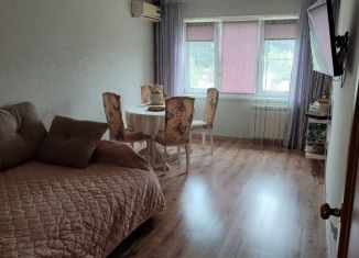 Сдам в аренду 2-ком. квартиру, 52 м2, Сочи, улица Голубые Дали, 10, микрорайон Голубые Дали