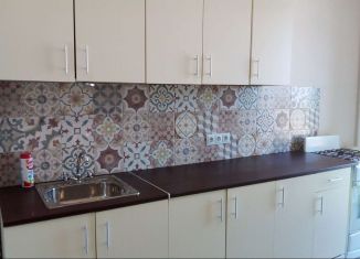 Сдается в аренду однокомнатная квартира, 47 м2, Саратов, 1-й Урожайный проезд, 1А