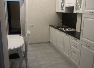 Сдам 1-ком. квартиру, 40 м2, Нальчик, Солнечная улица, 10к3, район Горная