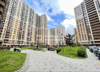 Продам 3-комнатную квартиру, 84.8 м2, Кудрово, ЖК Капитал, Областная улица, 9к2