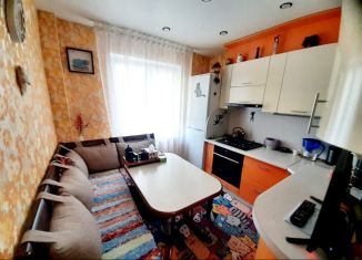 Продается 2-комнатная квартира, 50 м2, Омск, улица Багратиона, 90