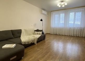 Продажа 2-ком. квартиры, 70 м2, Невинномысск, улица Фрунзе, 19