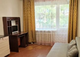 Сдается в аренду двухкомнатная квартира, 44 м2, Гатчина, улица Хохлова, 15