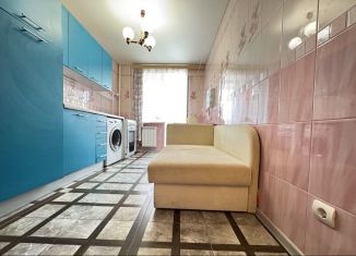 Продаю 1-ком. квартиру, 40 м2, Саратов, улица имени П.Ф. Батавина, 12