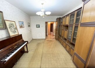 Продам 3-ком. квартиру, 66.3 м2, Вязьма, улица Строителей, 10