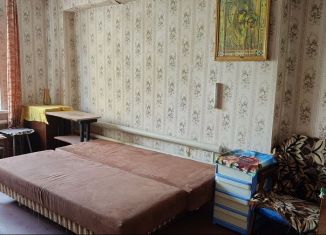 Продаю 1-комнатную квартиру, 30.4 м2, Алушта, Юбилейная улица, 16