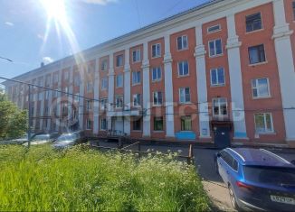 Продаю 2-ком. квартиру, 57 м2, Мурманская область, улица Шмидта, 21