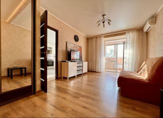 Продам однокомнатную квартиру, 50 м2, Новомосковск, улица Шахтёров, 33А