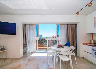 Продам 2-ком. квартиру, 40 м2, Сочи, улица Роз, 36, микрорайон Центральный